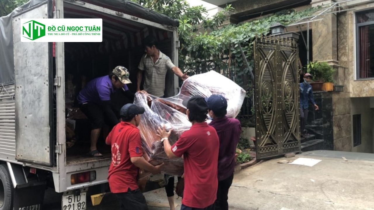 Quy Trình Thu Mua Đồ Cũ Chuyên Nghiệp Tại Đồ Cũ Ngọc Tuân 3 Ngọc Tuân sắp xếp đội ngũ chuyên nghiệp vận chuyển đồ cũ